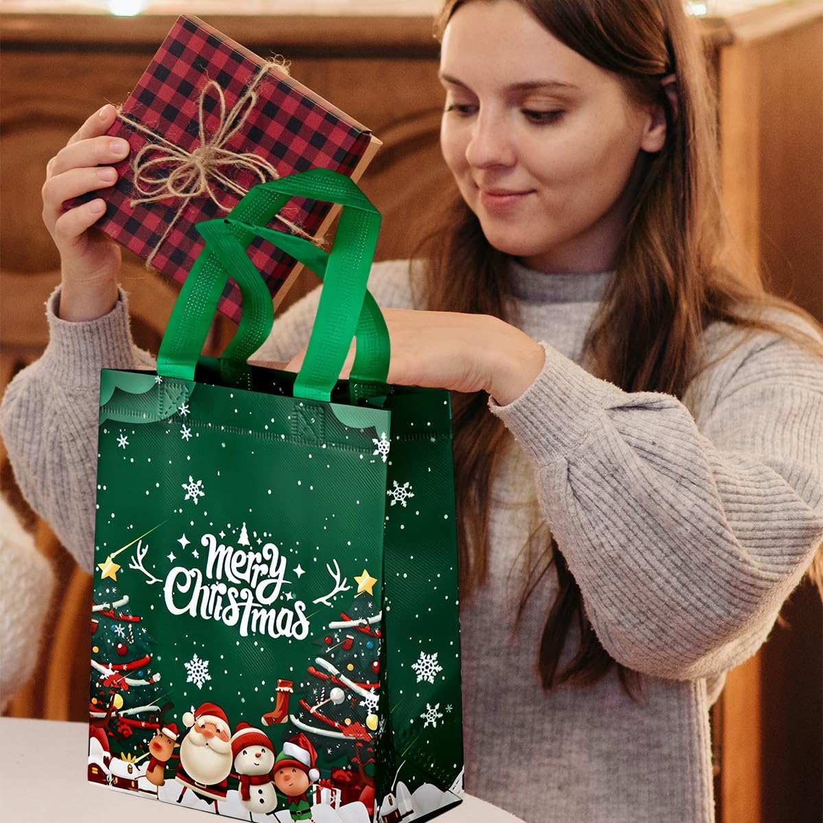 6-Pack Medium Non-Woven Christmas Gift Bags with Tissue Paper – Reusable Xmas Treat Bags with ‘Merry Christmas’ Design, Ideal for Holiday & New Year Gifts